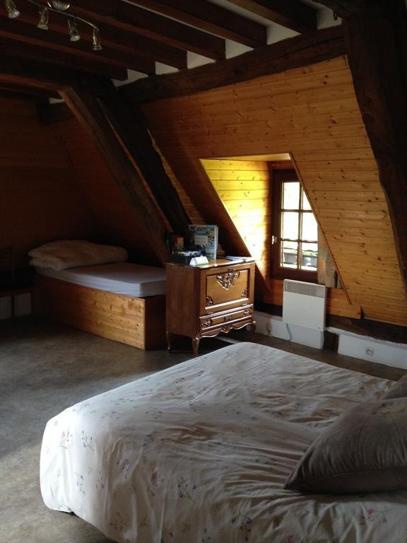 La Baronnie Bed & Breakfast Vieux-Pont Room photo